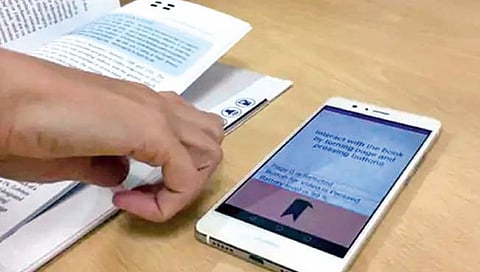 कागदी पुस्तकात ई-बुकची वैशिष्ट्ये!