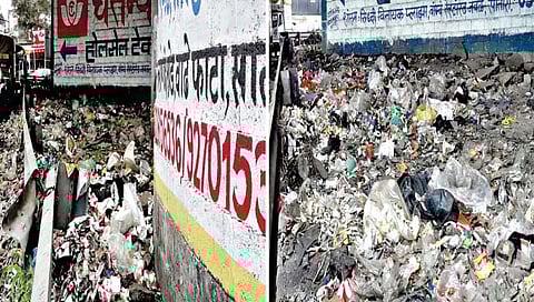 वाढे उड्डाणपुलाखाली कचर्‍याची बजबजपुरी