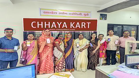 धुळे : 'छायाकार्ट'च्या उद्घाटन सोहळ्याप्रसंगी उपस्थित सहभागी उ्दयोजिका. (छाया: यशवंत हरणे)