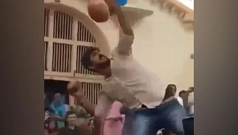 Dahihandi : गोविंदाला दहीहंडी फुटेना, गाव शोधतोय कुंभाराला, सोशल मीडियावर व्हिडिओ व्हायरल