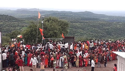 श्री क्षेत्र पिनाकेश्वराच्या दर्शनासाठी श्रावणातील तिसर्‍या सोमवारी भाविकांनी केलेली गर्दी.