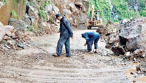 सिंधुदुर्ग : भुईबावडा घाटातून एकेरी वाहतूक सुरू