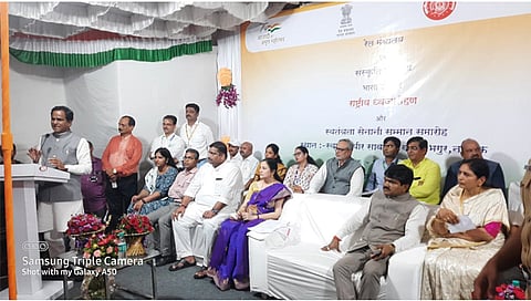 भगूर : येथे स्वातंत्र्याचा अमृत महोत्सवी वर्षानिमित्त स्वातंत्र सैनिकांच्या सन्मान सोहळ्याप्रसंगी उपस्थित केंद्रीय रेल्वे राज्यमंत्री रावसाहेब दानवे. समवेत खासदार हेमंत गोडसे, आमदार सीमा हिरे, आमदार डॉ. राहुल ढिकले आदी मान्यवर. (छाया: दीपक कणसे).