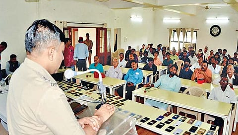 एक महिना..तीन ठाणी.. मोबाईल रिकव्हरीचा पाऊस