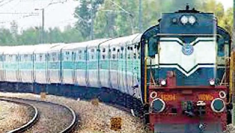 जळगाव : ऐन सणासुदीत 24 रेल्वे गाड्या रद्द, प्रवाशांमध्ये नाराजी