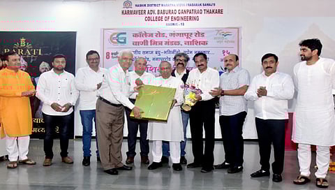 नाशिक : पद्मभूषण रमेश भटकर यांचा सत्कार करताना नितीन दहिवेलकर, योगेश राणे, योगेश मालपुरे, संजय दुसे, संजय बागड, महेश पितृभक्त आदी. 