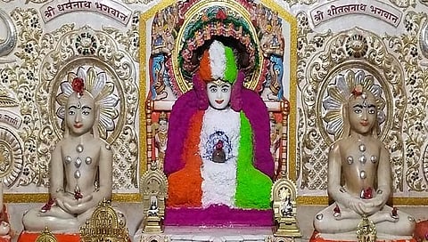 कोल्हापूर : श्री चिंतामणी पार्श्वनाथ जैन श्वेतांबर मंदिरात तिरंगी पूजा