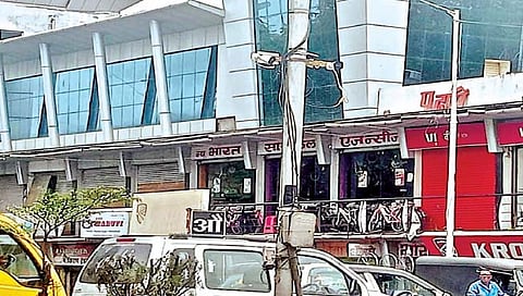 कराड : वाहनांमुळे सीसीटीव्ही कॅमेर्‍यांना धोका