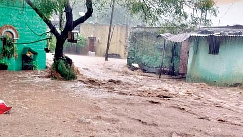 अक्कलकोट तालुक्यात ढगफुटीसदृश्य स्थिती