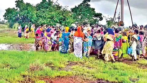 रत्नागिरी : रिफायनरी विरोधात गोवळमध्ये आंदोलन; महिला जखमी