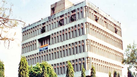 ‘ईडी’ने ताब्यात घेतलेल्या जिल्हा बँकेच्या अधिकार्‍यांचे कोल्हापुरात जंगी स्वागत