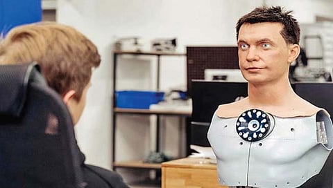 रशियन लोकांना मिळतो जुळा ‘रोबो’ भाऊ!