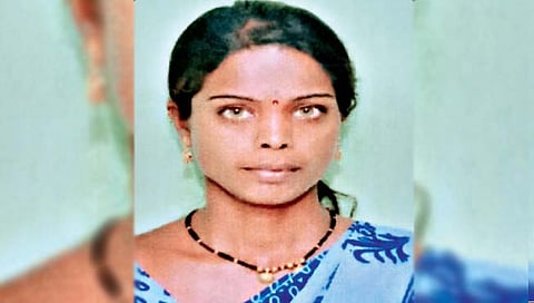 कोल्हापूर : मुलगा झोपेतून न उठल्याने रागाच्या भरात आईची आत्महत्या