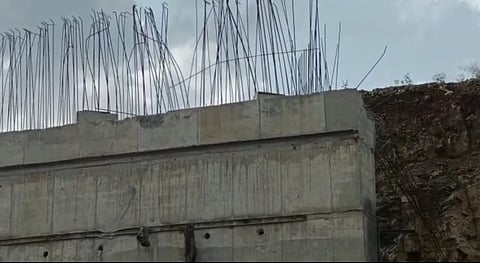 नागपूर-मुंबई समृद्धी मार्गांवरचा पूल कोसळला
