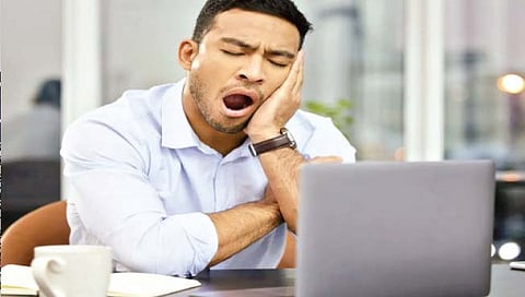 कामावेळी का येते जांभई?, जाणून घ्या अधिक