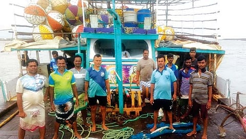 वादळी समुद्रात सापडलेल्या 21 बोटी उत्तन किनारी सुखरूप परतल्या