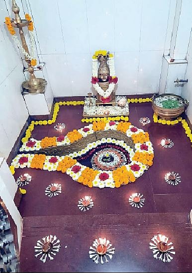 करंजे येथील श्रीक्षेत्र सोमेश्वर मंदिर व स्वयंभू शिवलिंग.