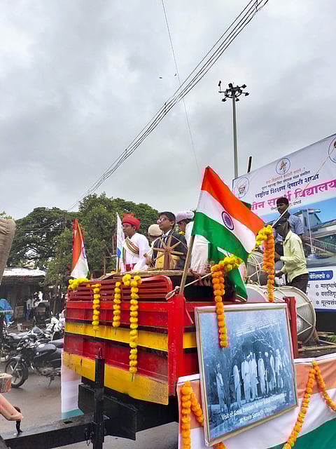 पुणे : समर्थ विद्यालयचा चित्ररथामध्ये प्रथम क्रमांक