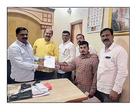 पुणे : राजगडावर स्थानिक नागरिकांना व्यवसायाची संधी देण्याची मागणी