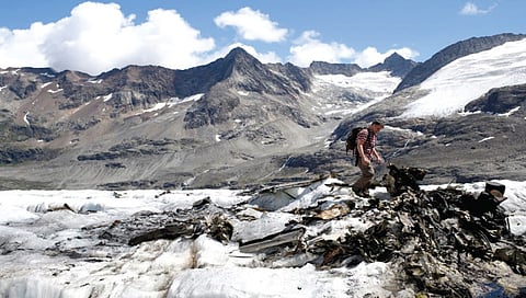 हिमनदी वितळली आणि सापडले विमान!