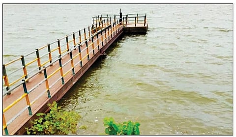 टाकळीभान : पूर्ण क्षमतेने भरलेला टाकळीभान टेलटँक