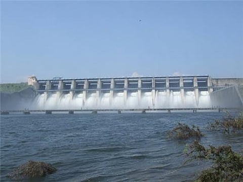 अप्पर वर्धा धरणाचे चौथ्यांदा उघडले १३ दरवाजे, सुटीचे दिवस असल्याने पर्यटकांची रेलचेल