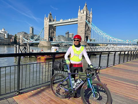 फोटो : लंडन-एडीनबर्ग-लंडन सायकल स्पर्धेत बारामतीच्या दशरथ जाधव यांनी यश मिळविले.