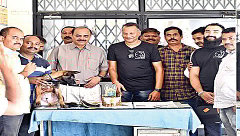 नाशिक : श्वान पथकात दाखल झालेल्या ‘अल्फा’सह बॉम्ब शोधक व नाशक पथकातील अधिकारी व अंमलदार. 