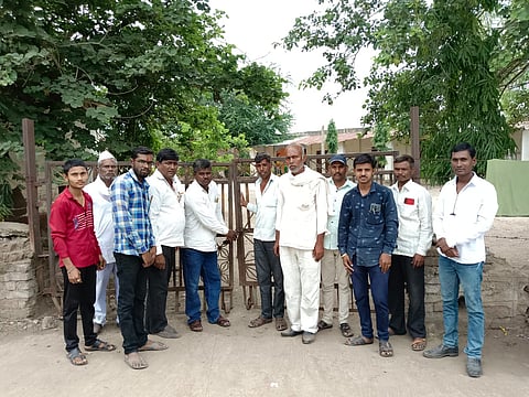 औरंगाबाद : मुख्याध्यापकाने केलेल्या अपहाराची चौकशी व्हावी म्हणून ग्रामस्थांनी ठोकले शाळेला कुलूप