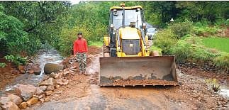 वेल्हे : वाहून गेलेल्या भट्टी येथील रस्त्याची दुरुस्ती