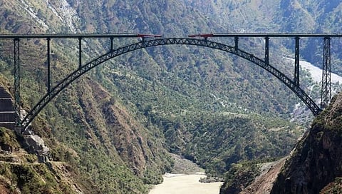 Chenab Rail Bridge : आयफेल टॉवरपेक्षाही उंच काश्मीरमधील चेनाब रेल्वे ब्रिज पूर्णत्वाच्या दिशेने