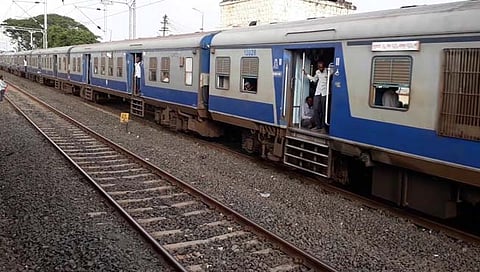 लोकल ट्रेनच्या ट्रॅकवरील लोखंडी ड्रमचा उलगडा; एकाला अटक