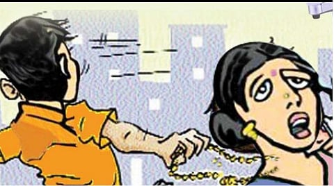 धुळे : पादचारी महिलेची सोन्याची चैन लांबवणाऱ्या दोघांना अटक 