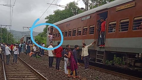 ठाणे : आटगाव रेल्वे स्थानकाजवळ भागलपूर एक्स्प्रेसची कपलिंग तुटल्याने वाहतूक ठप्प