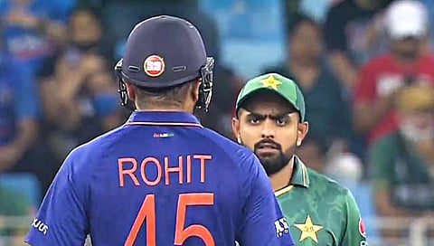 Rohit Sharma Asia Cup : रोहितचे ‘हे’ आकडे बघून पाकिस्तानला फुटला घामटा!