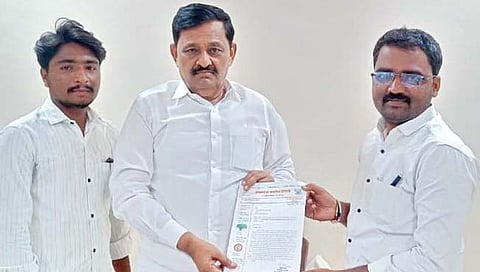 सोलापूर : आठ किलोमीटर अंतरातील फाटक बंद करा