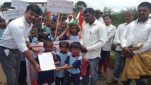 नाशिक : शाळा बंद केल्याने केंद्रप्रमुखांचे फोडले नाक