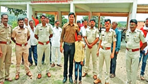 औरंगाबाद : चिमुकल्याच्या सतर्कतेमुळे विझली आग; अस्तित्व मानेचे सर्वत्र कौतुक