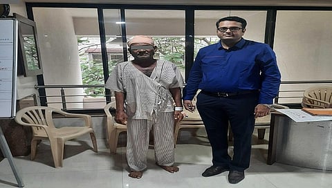 नाशिक : मेंदूच्या गाठीची शस्त्रक्रिया झालेल्या रुग्णासोबत डॉ. राहुल बिर्ला.