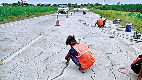 सांगली : गुहागर – विजापूर महामार्गावर भेगा