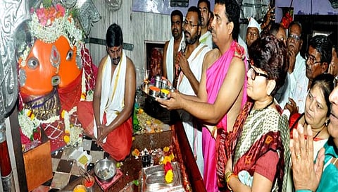 बीड : घटस्थापनेने श्री योगेश्वरी देवीच्या नवरात्रौत्सवास प्रारंभ