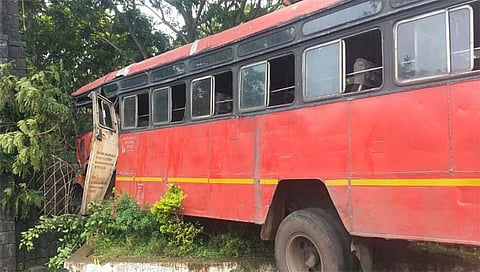 रायगड : महागाव फाटा येथे खेमवाडी-पेण बसला अपघात; ७ प्रवासी जखमी