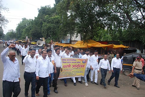 नाशिकरोड : नाशिक मनपा प्राथमिक शिक्षकांनी विविध मागण्यांसाठी काढलेला मोर्चा. (छाया : उमेश देशमुख)