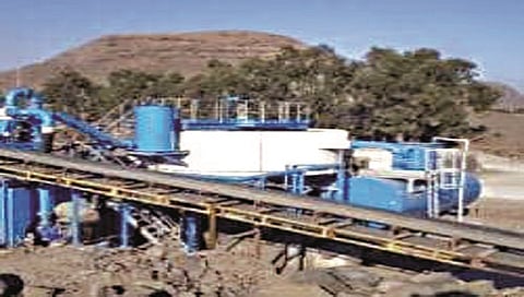 नाशिक : सारूळच्या खाणीत पोखरले उभे डोंगर, प्रशासनाच्या पाहणीत धक्कादायक प्रकार उघड