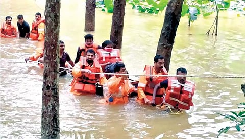 कोल्हापूर : नैसर्गिक आपत्तीत जीव वाचविणारेच वार्‍यावर