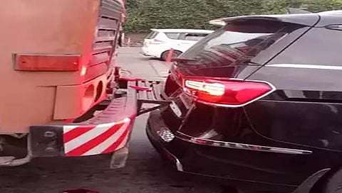 मुंबई-पुणे महामार्गावर नितेश राणेंच्या गाडीला अपघात