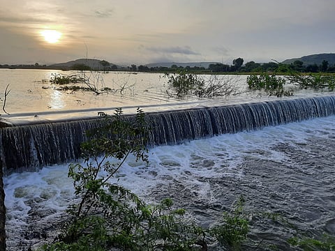 बारामतीच्या जिरायत भागातील तलाव वाहू लागले