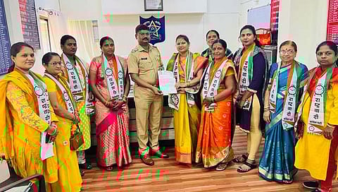 सांगली : मुंबईच्या माजी नगरसेविका शितल म्हात्रे यांच्यावर कारवाई करा : महिला राष्ट्रवादीची मागणी