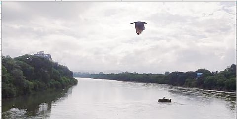 शहरात रविवारीही दुपारनंतर ढगांची गर्दी झाली. बंडगार्डन पुलावरुन घेतलेले छायाचित्र.  (छाया : यशवंत कांबळे)