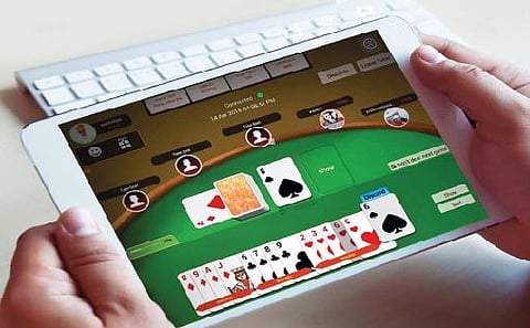 ऑनलाईन रम्मीत पैसे हरला; अन् घरातून पळाला